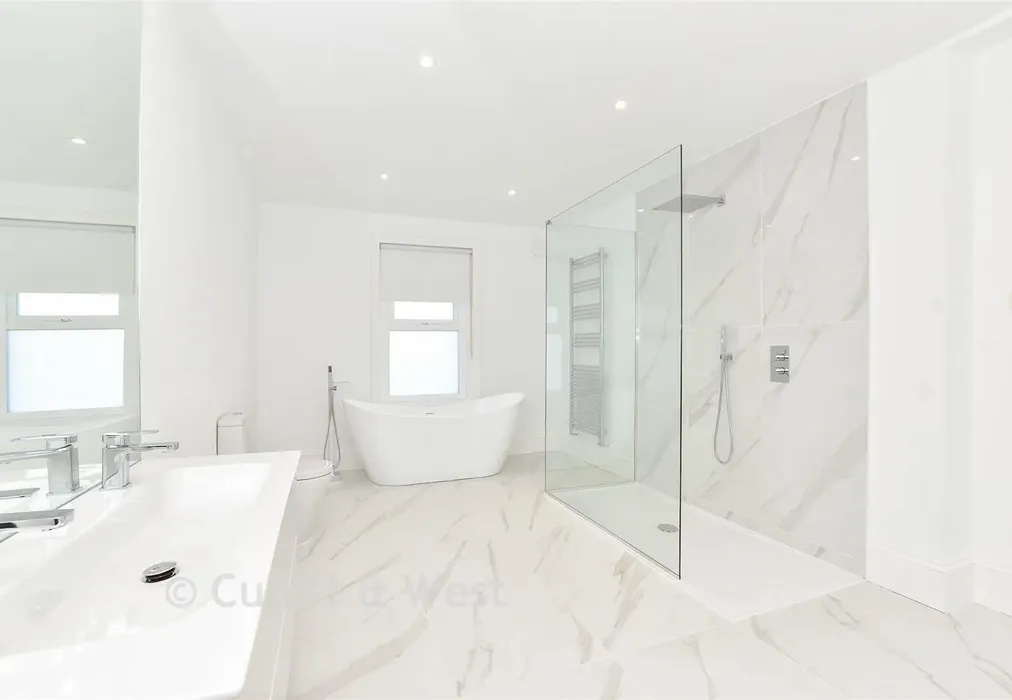 Bathroom - New Brighton Road, Emsworth, Hampshire - Wards of Kent