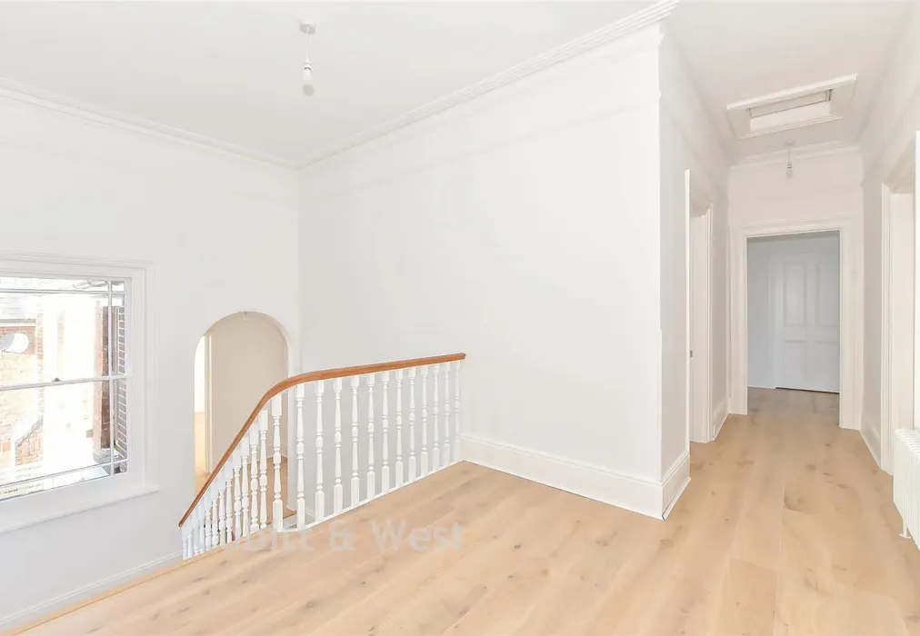 Internal Lifestyle Photograph - New Brighton Road, Emsworth, Hampshire - Wards of Kent