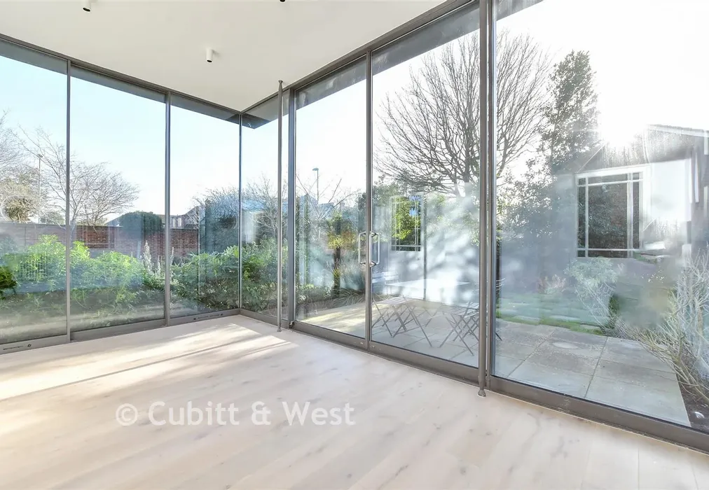 Sun Room - New Brighton Road, Emsworth, Hampshire - Wards of Kent