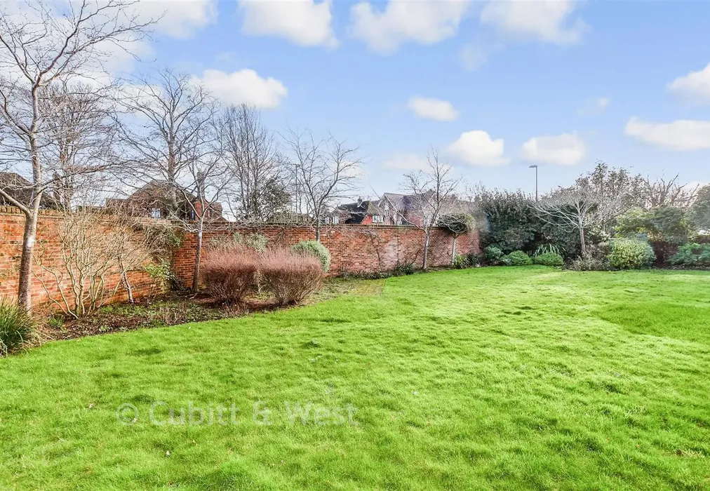 Front Garden - New Brighton Road, Emsworth, Hampshire - Wards of Kent