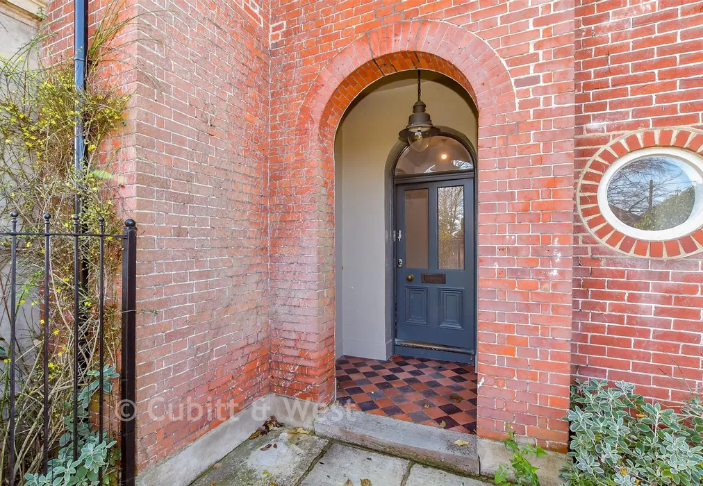 External Lifestyle Photograph - New Brighton Road, Emsworth, Hampshire - Wards of Kent