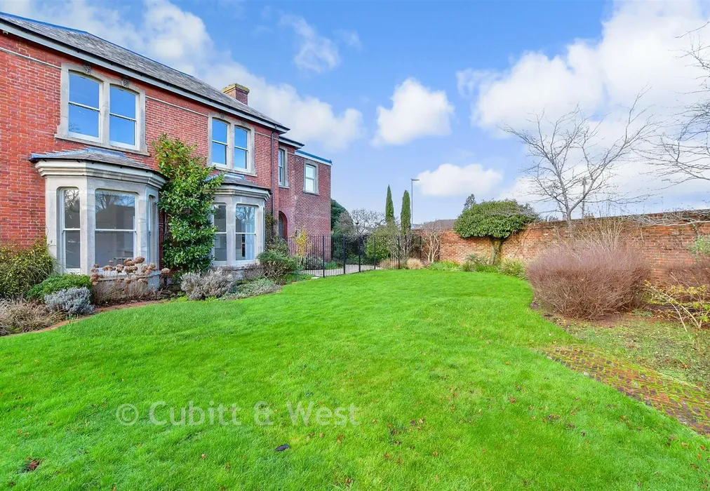 Front Garden - New Brighton Road, Emsworth, Hampshire - Wards of Kent