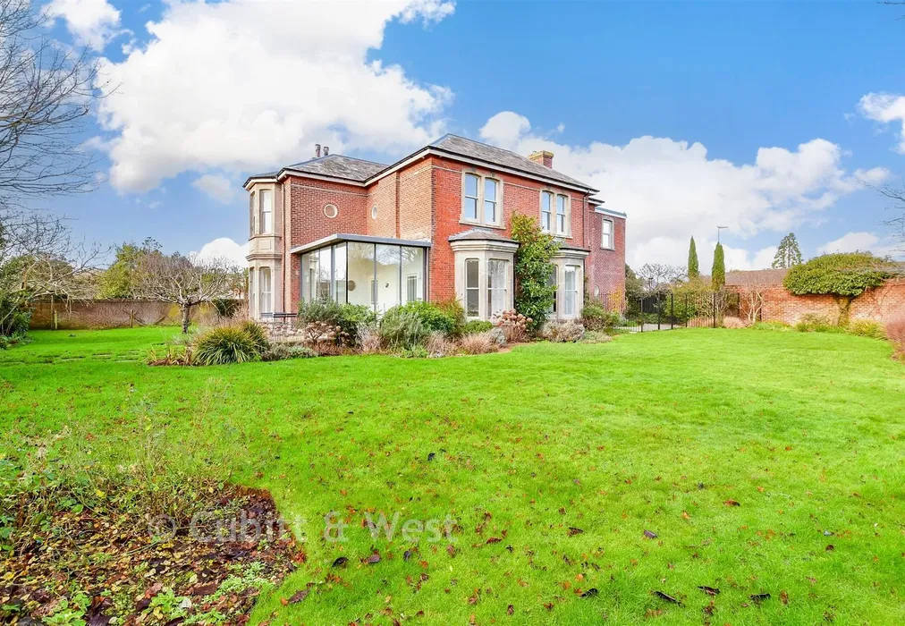 Front Garden - New Brighton Road, Emsworth, Hampshire - Wards of Kent