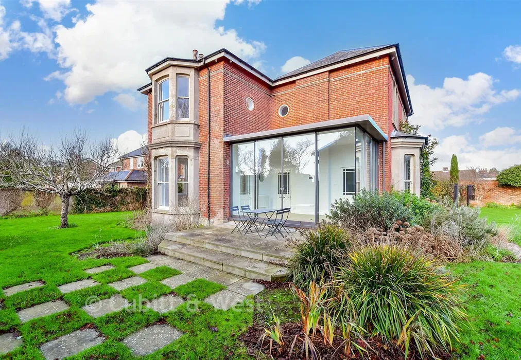 External Lifestyle Photograph - New Brighton Road, Emsworth, Hampshire - Wards of Kent