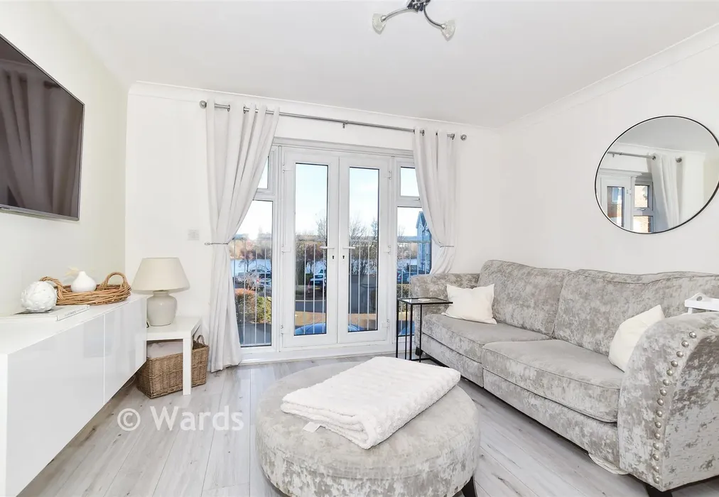 Lounge - The Lakes, Larkfield, Kent - Wards of Kent