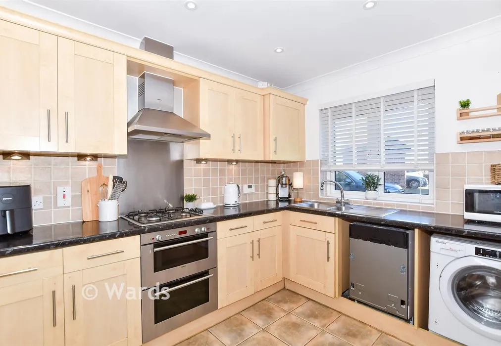 Kitchen - The Lakes, Larkfield, Kent - Wards of Kent