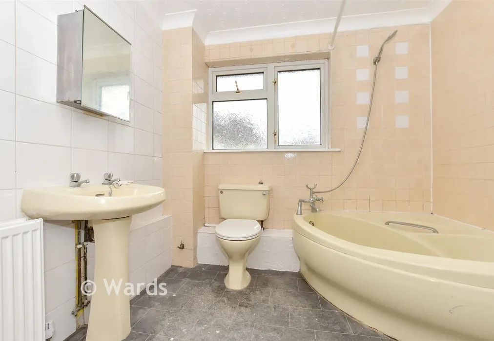 Bathroom - Astley Avenue, Dover, Kent - Wards of Kent