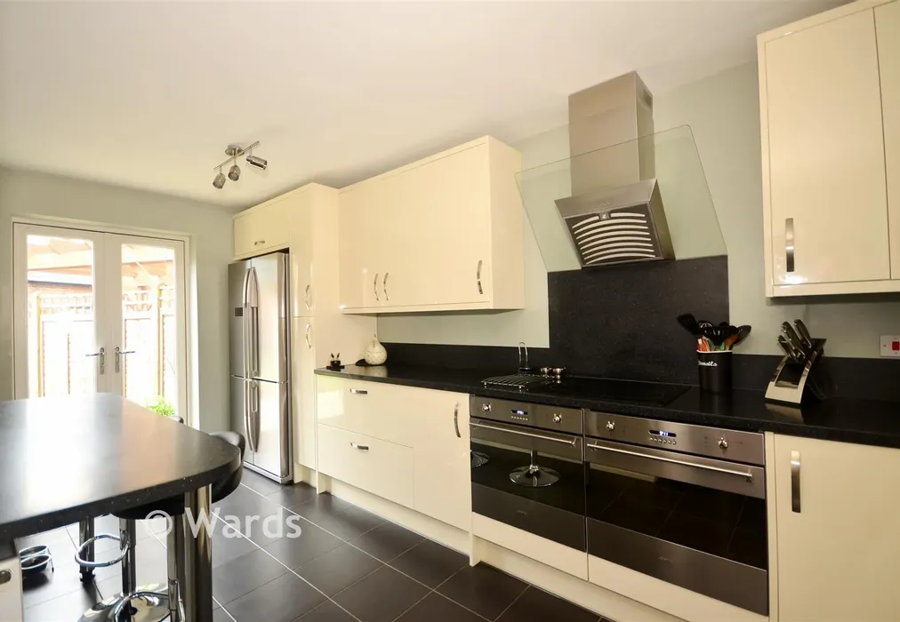 Kitchen - Hawley Drive, Leybourne, West Malling, Kent - Wards of Kent