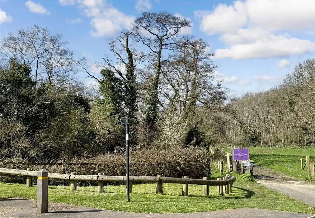 Local Walks - Hawley Drive, Leybourne, West Malling, Kent - Wards of Kent