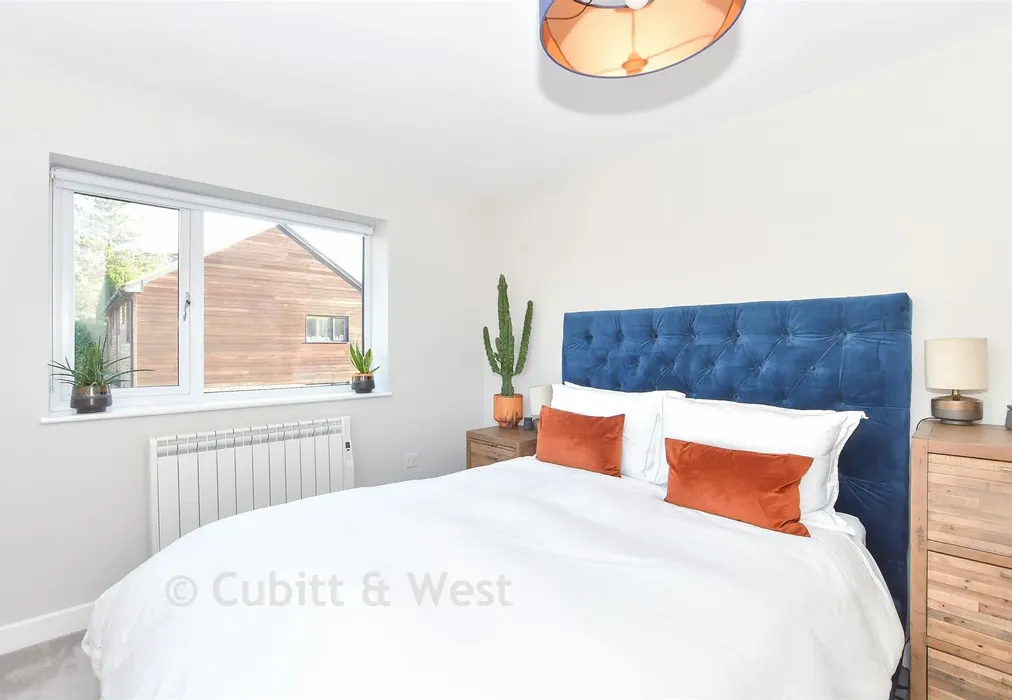 Bedroom 1 - Lewes Road, Blackboys, Uckfield, East Sussex - Wards of Kent