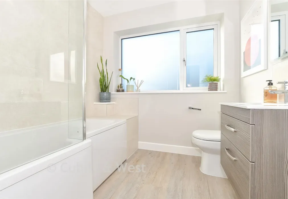 Bathroom - Lewes Road, Blackboys, Uckfield, East Sussex - Wards of Kent