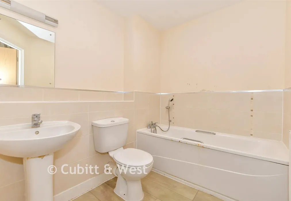 Bathroom - Fratton Way, Southsea, Hampshire - Wards of Kent