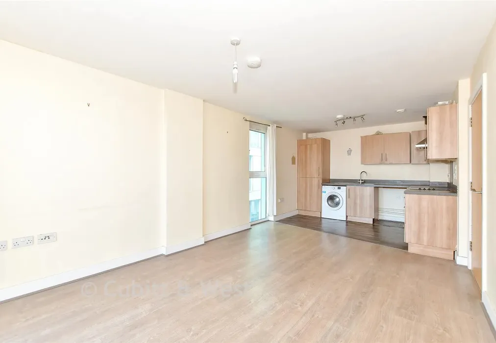 Lounge/Kitchen - Fratton Way, Southsea, Hampshire - Wards of Kent