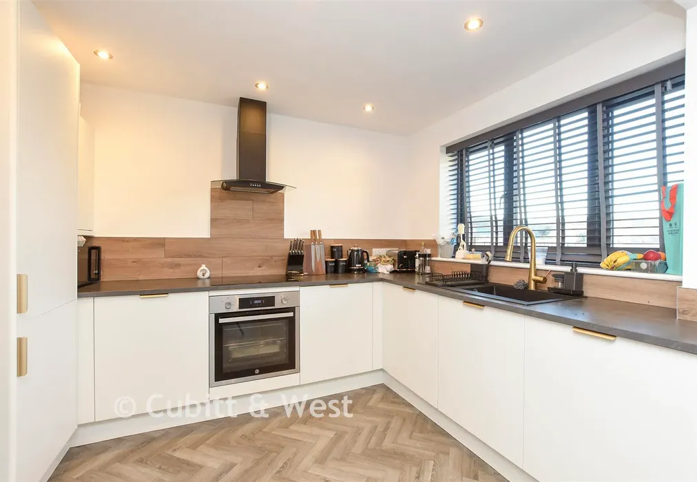 Kitchen - Park Road, Redhill, Surrey - Wards of Kent
