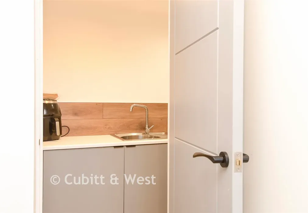 Utility Room - Park Road, Redhill, Surrey - Wards of Kent