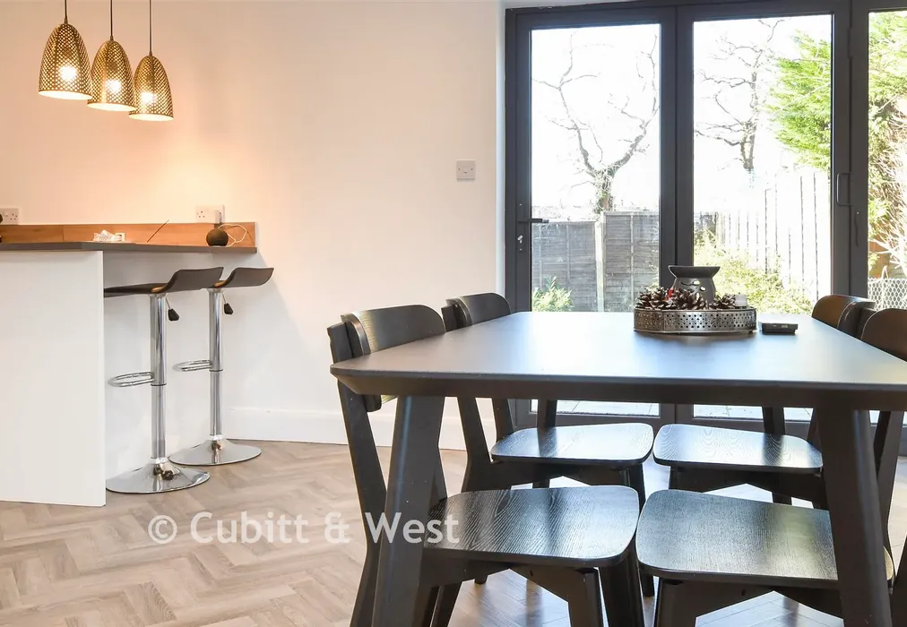 Internal Lifestyle Photograph - Park Road, Redhill, Surrey - Wards of Kent