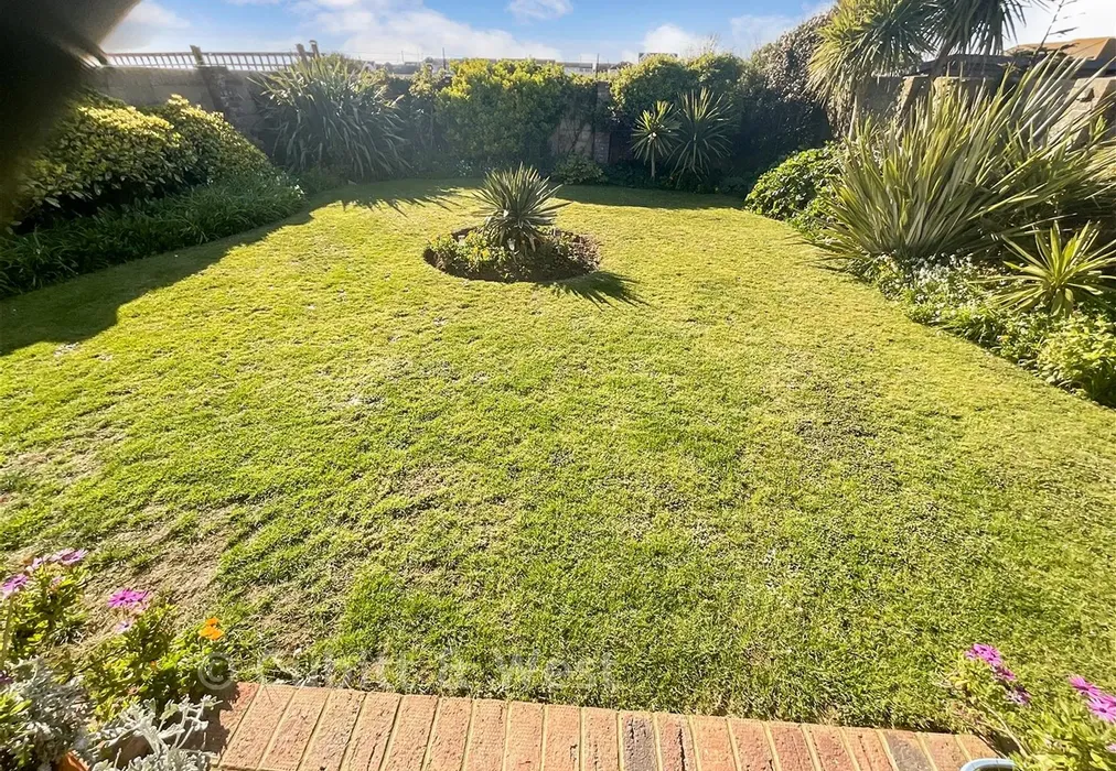 Rear Garden - Roderick Avenue, Peacehaven, East Sussex - Wards of Kent