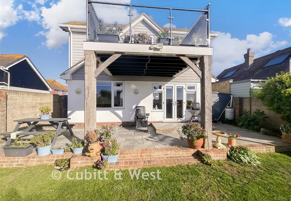 Patio Area - Roderick Avenue, Peacehaven, East Sussex - Wards of Kent