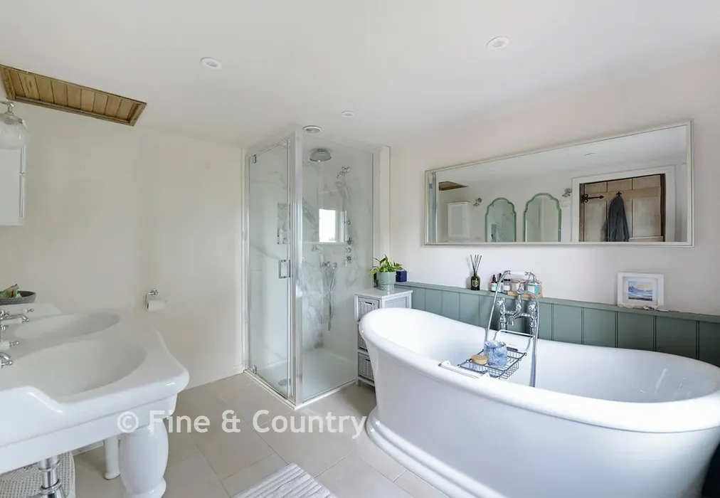 Bathroom - Crook Road, Brenchley, Tonbridge, Kent - Wards of Kent