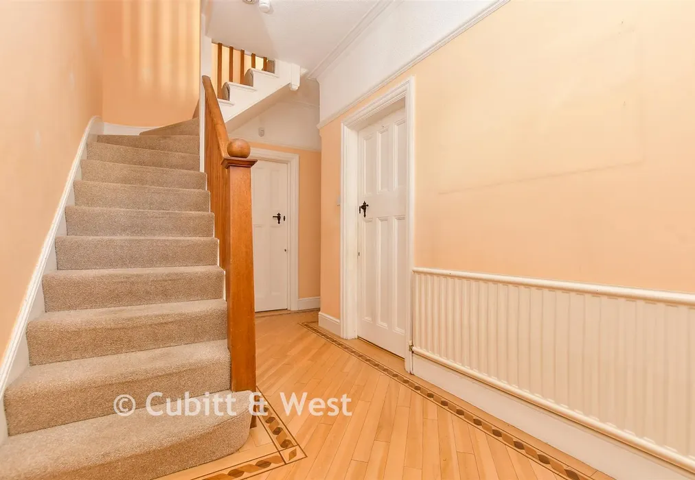 Entrance Hall - Cranley Gardens, Wallington, Surrey - Wards of Kent