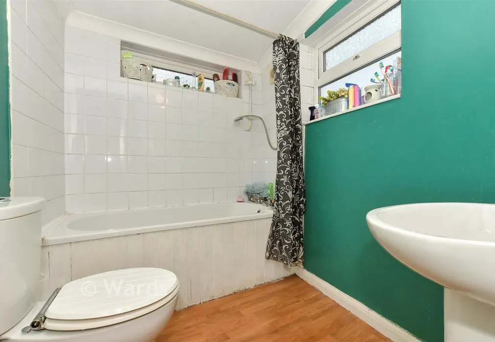 Bathroom - Whitfield Avenue, Dover, Kent - Wards of Kent