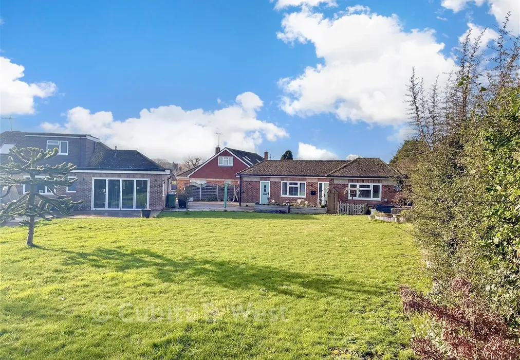 Rear Garden - Timberlea Close, Ashington, West Sussex - Wards of Kent