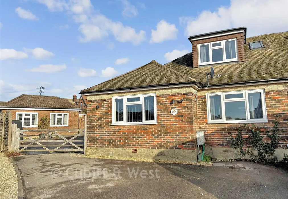 Front. - Timberlea Close, Ashington, West Sussex - Wards of Kent
