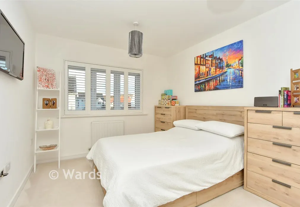 Bedroom 1 - Pilgrims Close, Snodland, Kent - Wards of Kent