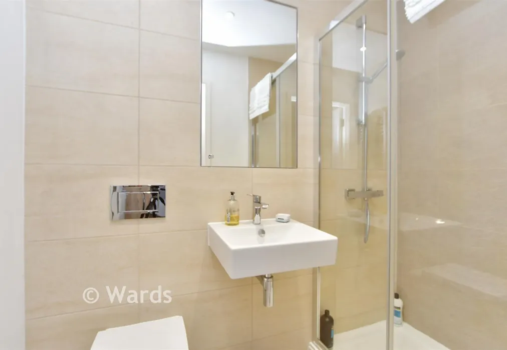 En-Suite - Pilgrims Close, Snodland, Kent - Wards of Kent