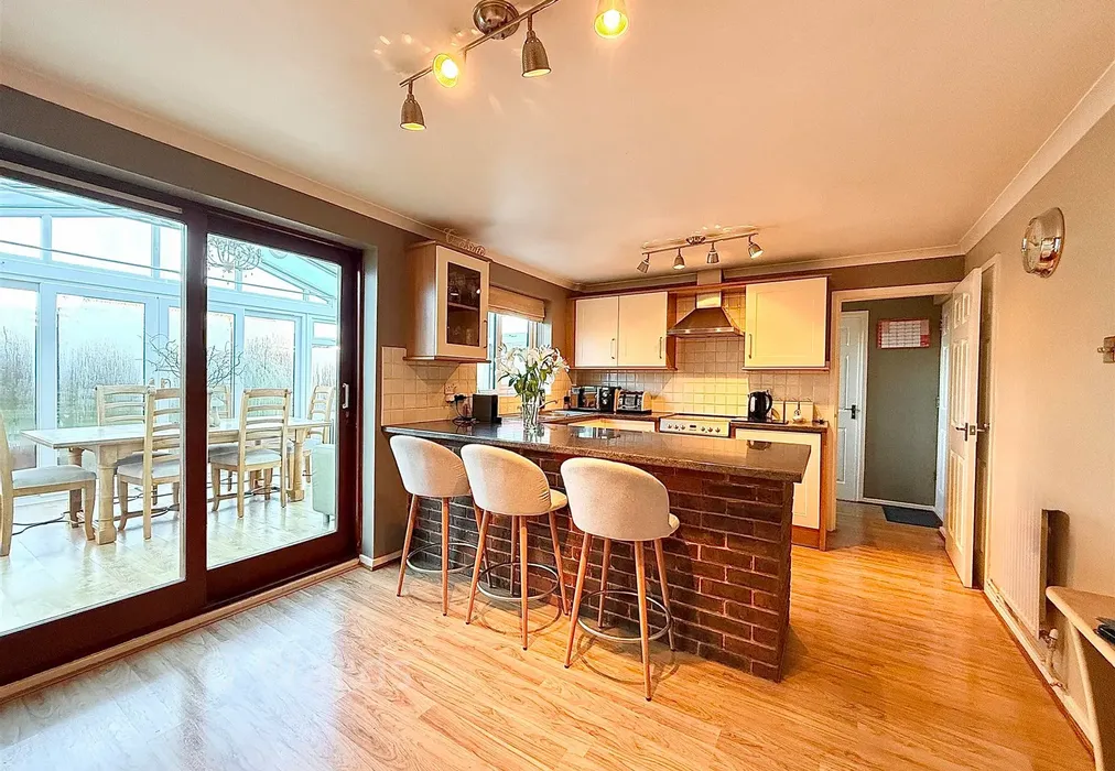 Kitchen/Diner - The Russets, Meopham, Kent - Wards of Kent