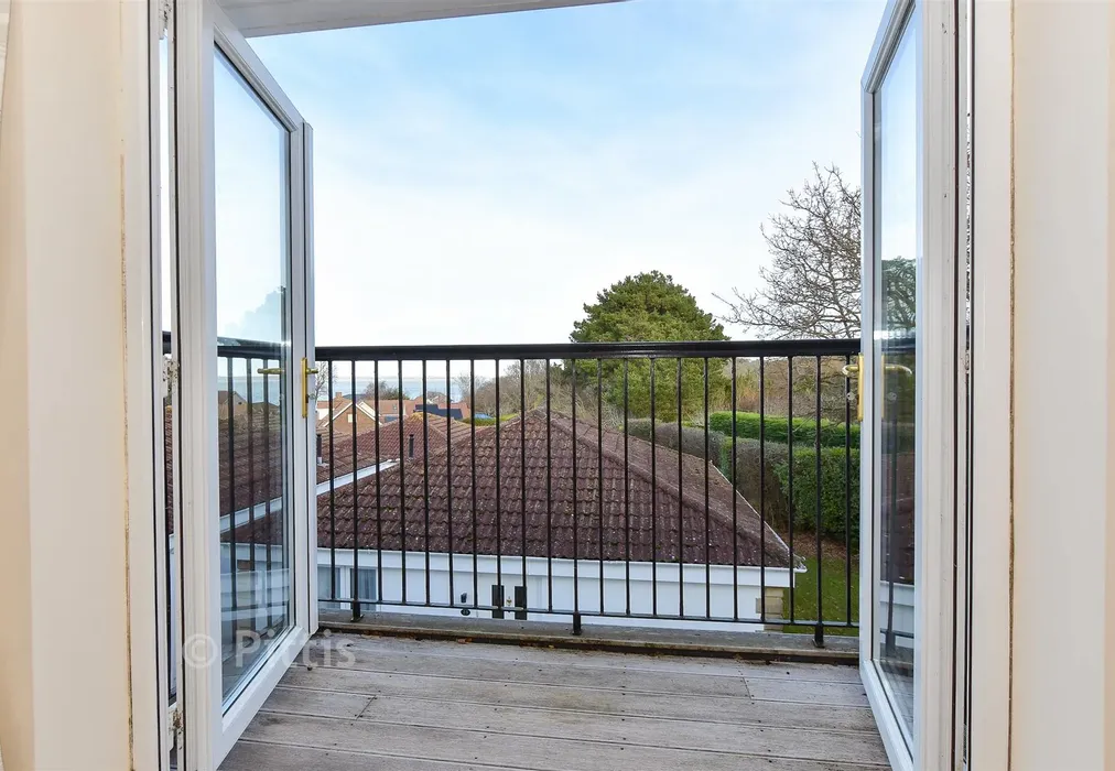 Internal Lifestyle Photograph - Bouldnor, Yarmouth, Isle of Wight - Wards of Kent
