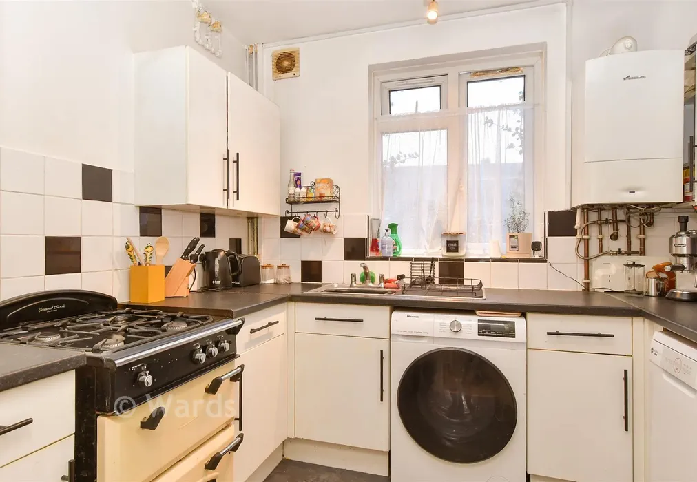 Kitchen - Dickens Avenue, Dartford, Kent - Wards of Kent
