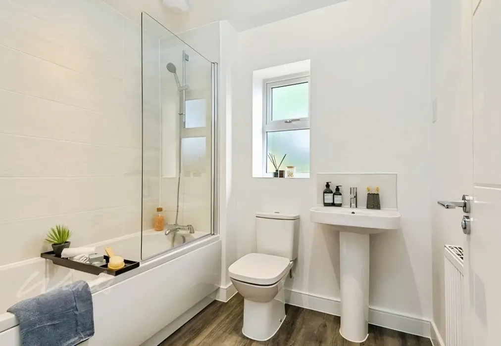 bathroom - Discovery Close Hawkhurst TN18 - Wards of Kent