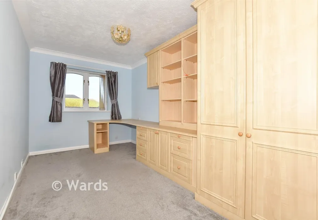 Bedroom 2 - The Bayle, Folkestone, Kent - Wards of Kent