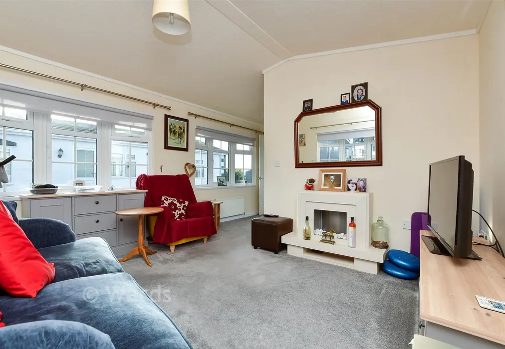 Lounge - Faversham Road, Seasalter, Whitstable, Kent - Wards of Kent