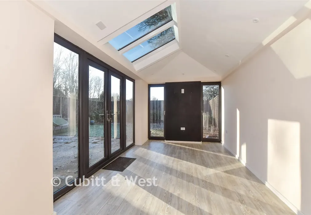 Dining Area - Pinova Close, Crawley, West Sussex - Wards of Kent