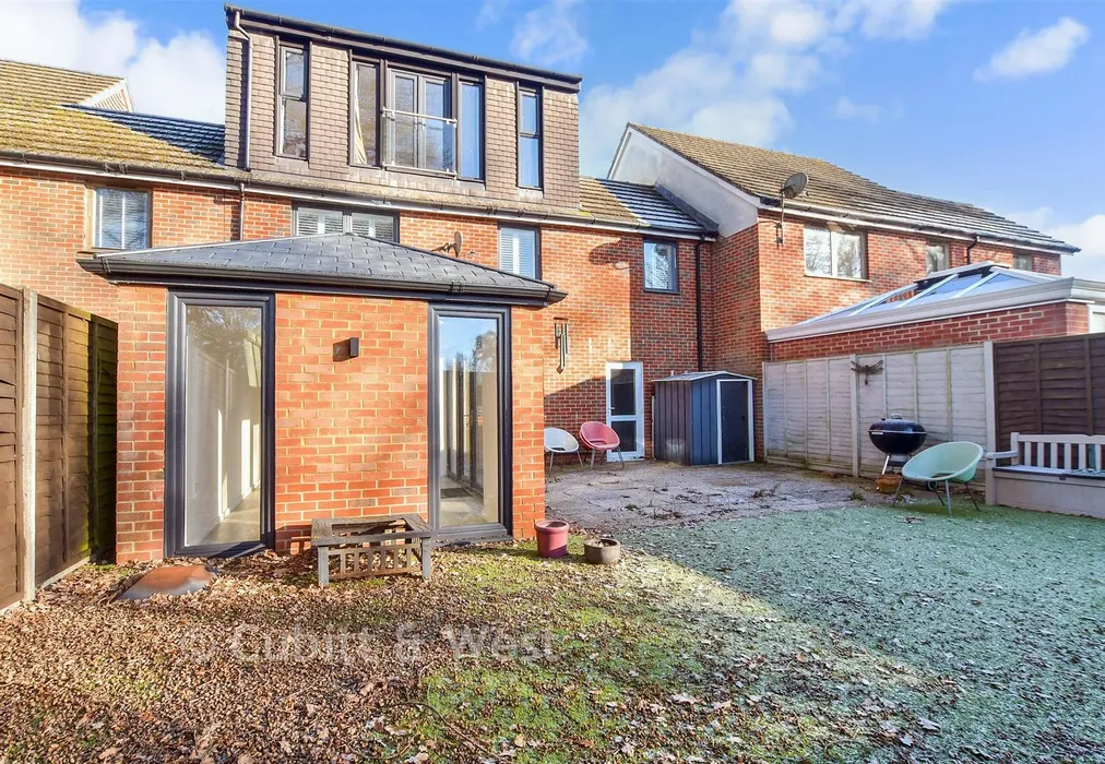 Rear Garden - Pinova Close, Crawley, West Sussex - Wards of Kent