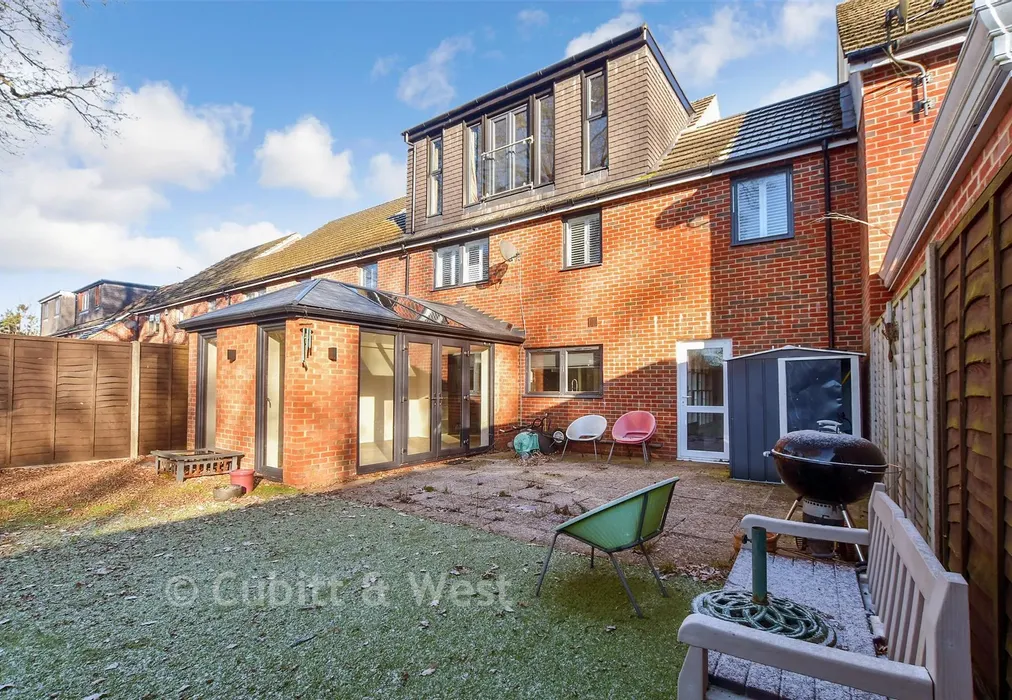 Rear Garden - Pinova Close, Crawley, West Sussex - Wards of Kent