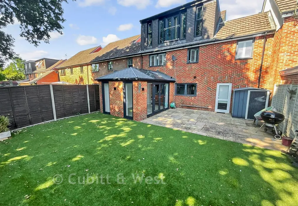 Rear Elevation - Pinova Close, Crawley, West Sussex - Wards of Kent