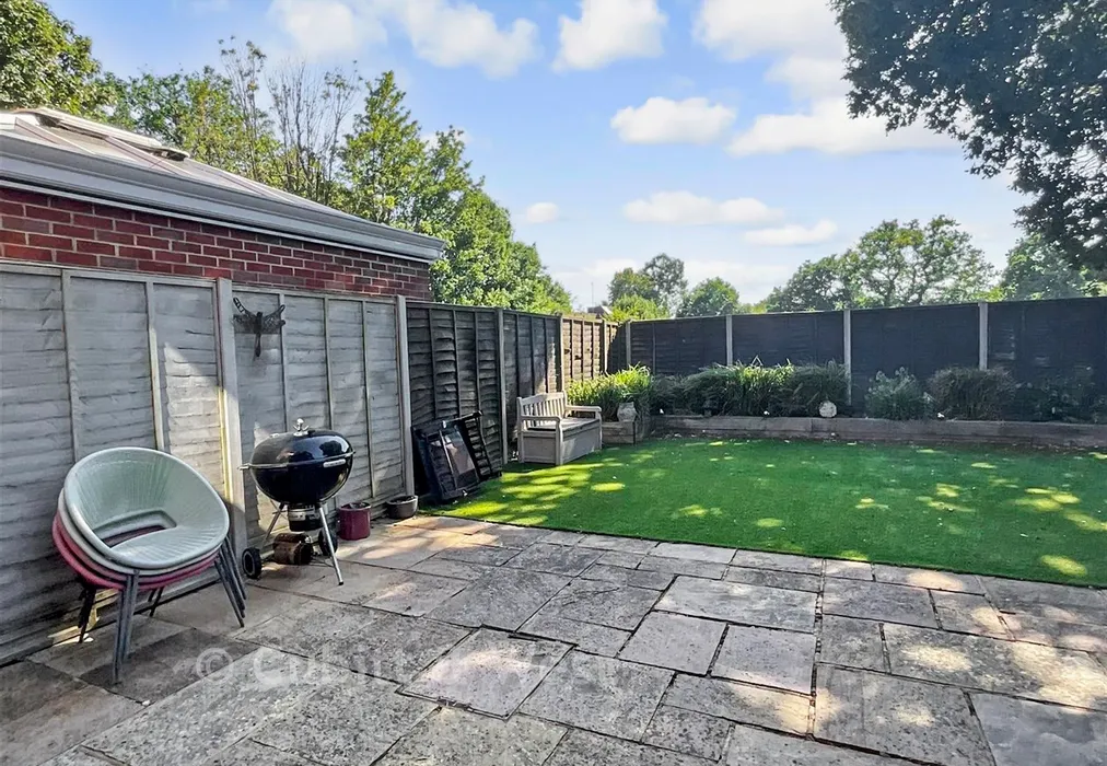 Rear Elevation - Pinova Close, Crawley, West Sussex - Wards of Kent