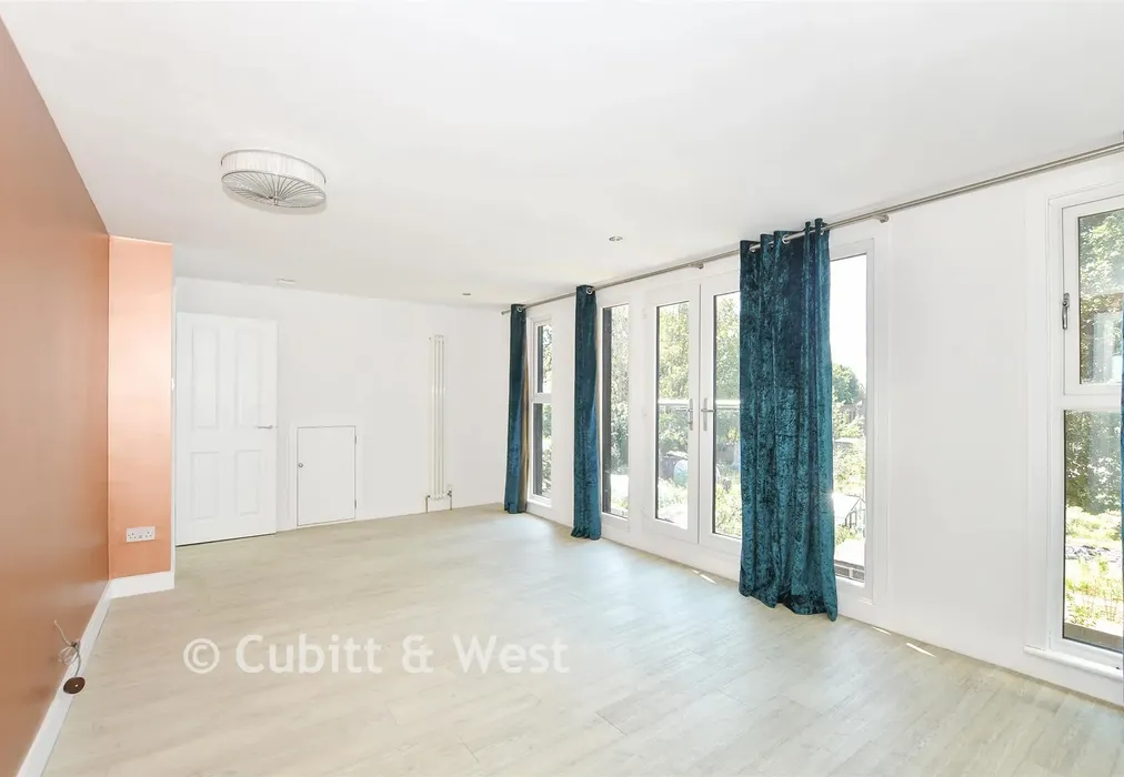 Bedroom 1 - Pinova Close, Crawley, West Sussex - Wards of Kent