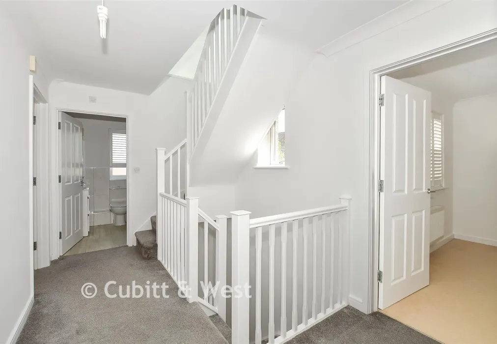 Landing - Pinova Close, Crawley, West Sussex - Wards of Kent