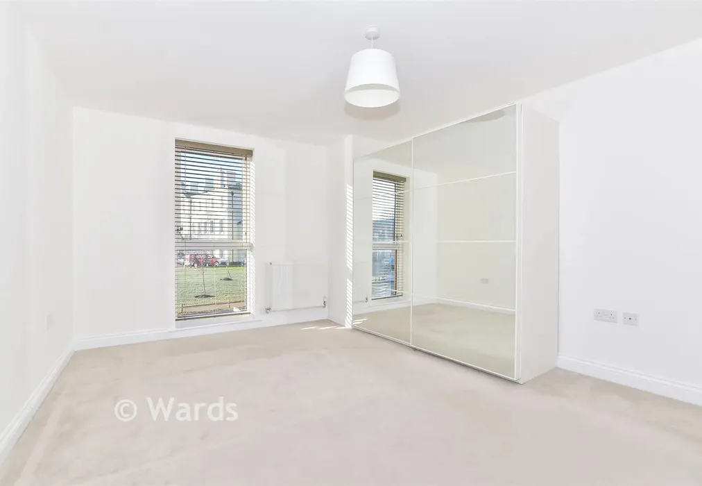 Bedroom 1 - Wills Crescent, West Malling, Kent - Wards of Kent