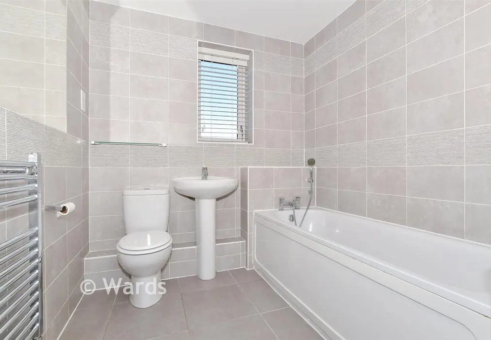 Bathroom - Wills Crescent, West Malling, Kent - Wards of Kent