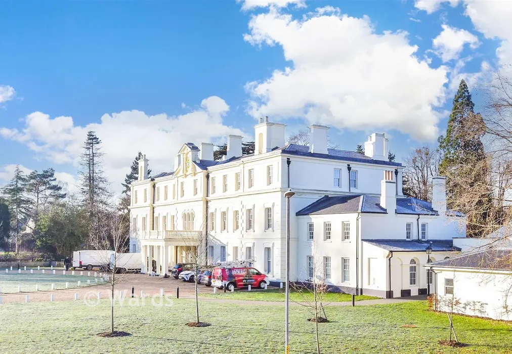 Views To Front - Wills Crescent, West Malling, Kent - Wards of Kent