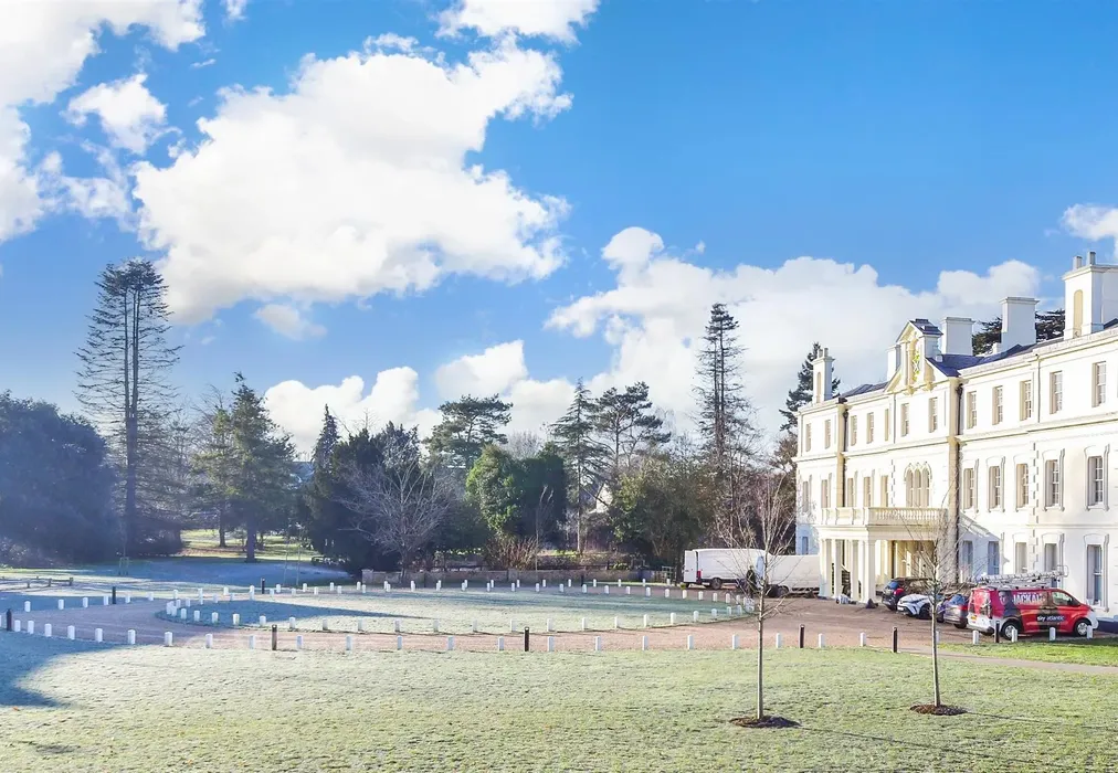 Views To Front - Wills Crescent, West Malling, Kent - Wards of Kent