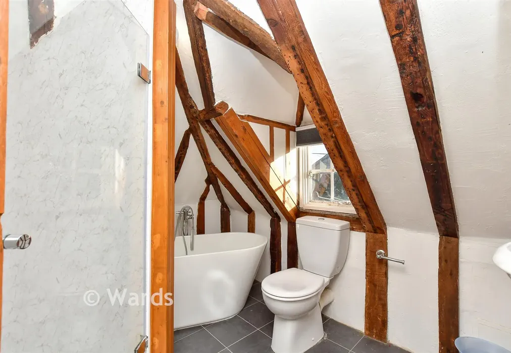 Bathroom - Stoke Road, Allhallows, Rochester, Kent - Wards of Kent