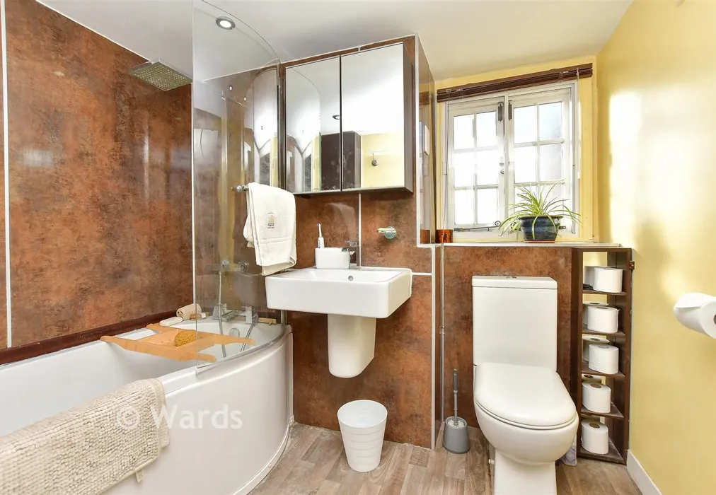 Bathroom - Stoke Road, Allhallows, Rochester, Kent - Wards of Kent