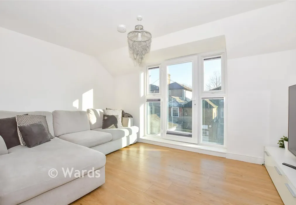 Lounge/Diner - Queen Anne Road, Maidstone, Kent - Wards of Kent