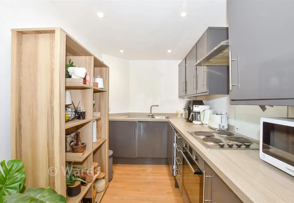 Kitchen - Queen Anne Road, Maidstone, Kent - Wards of Kent